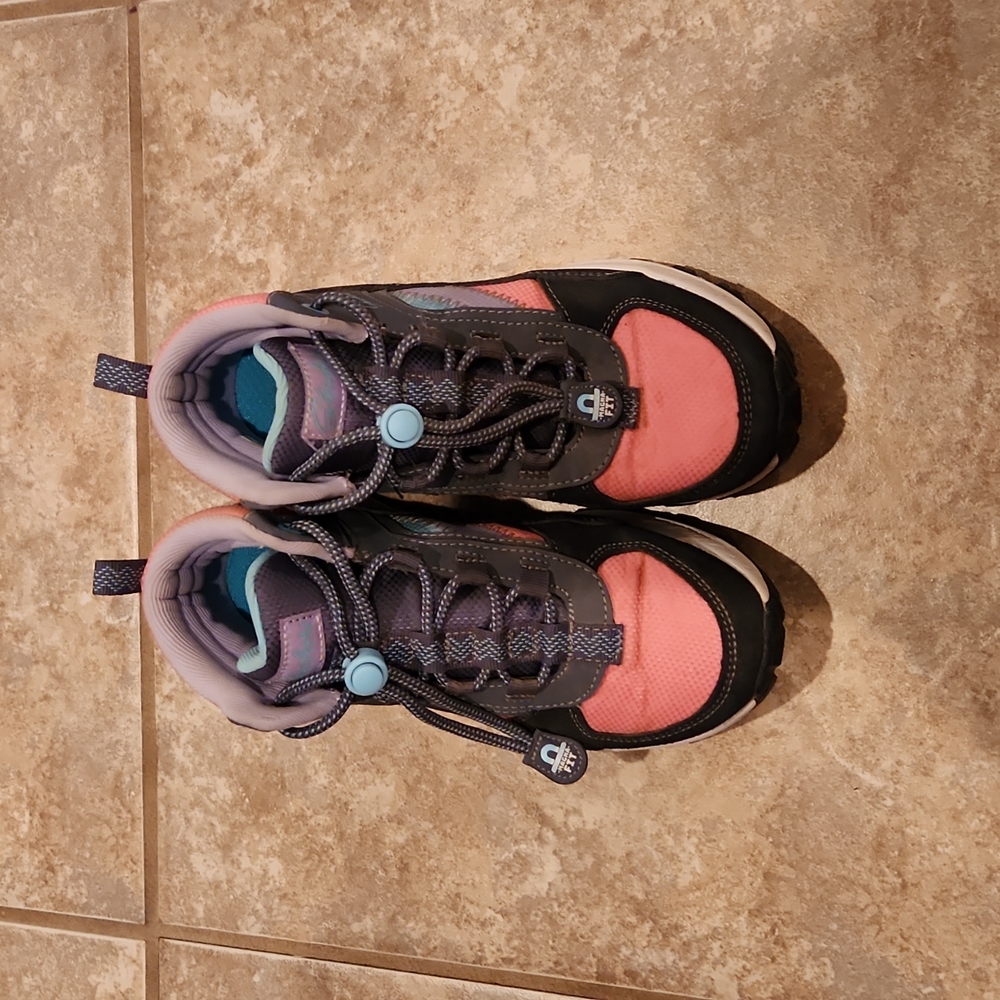 Sketchers hiking boots girls size 2